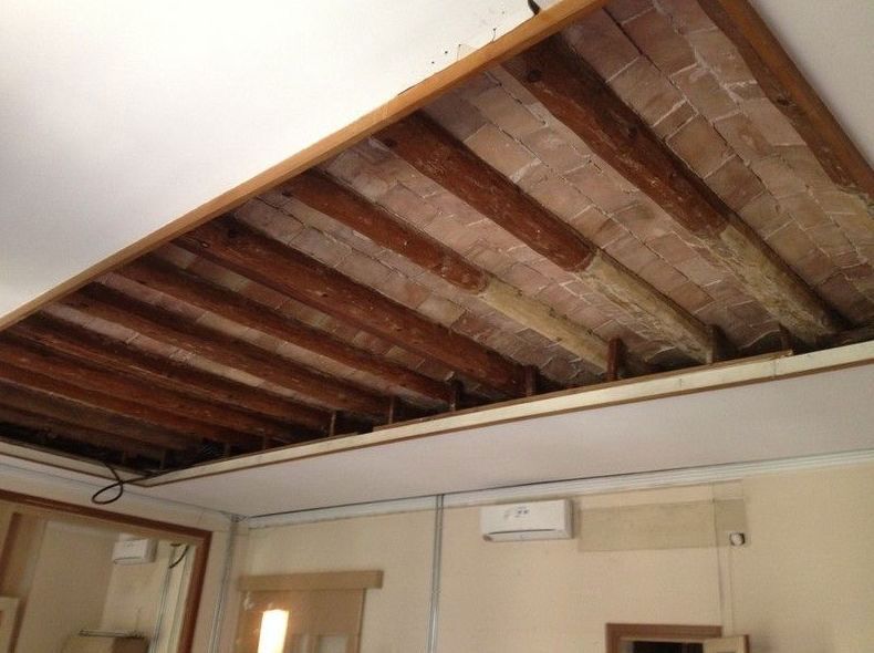 Instalación de pladur en techo de vivienda